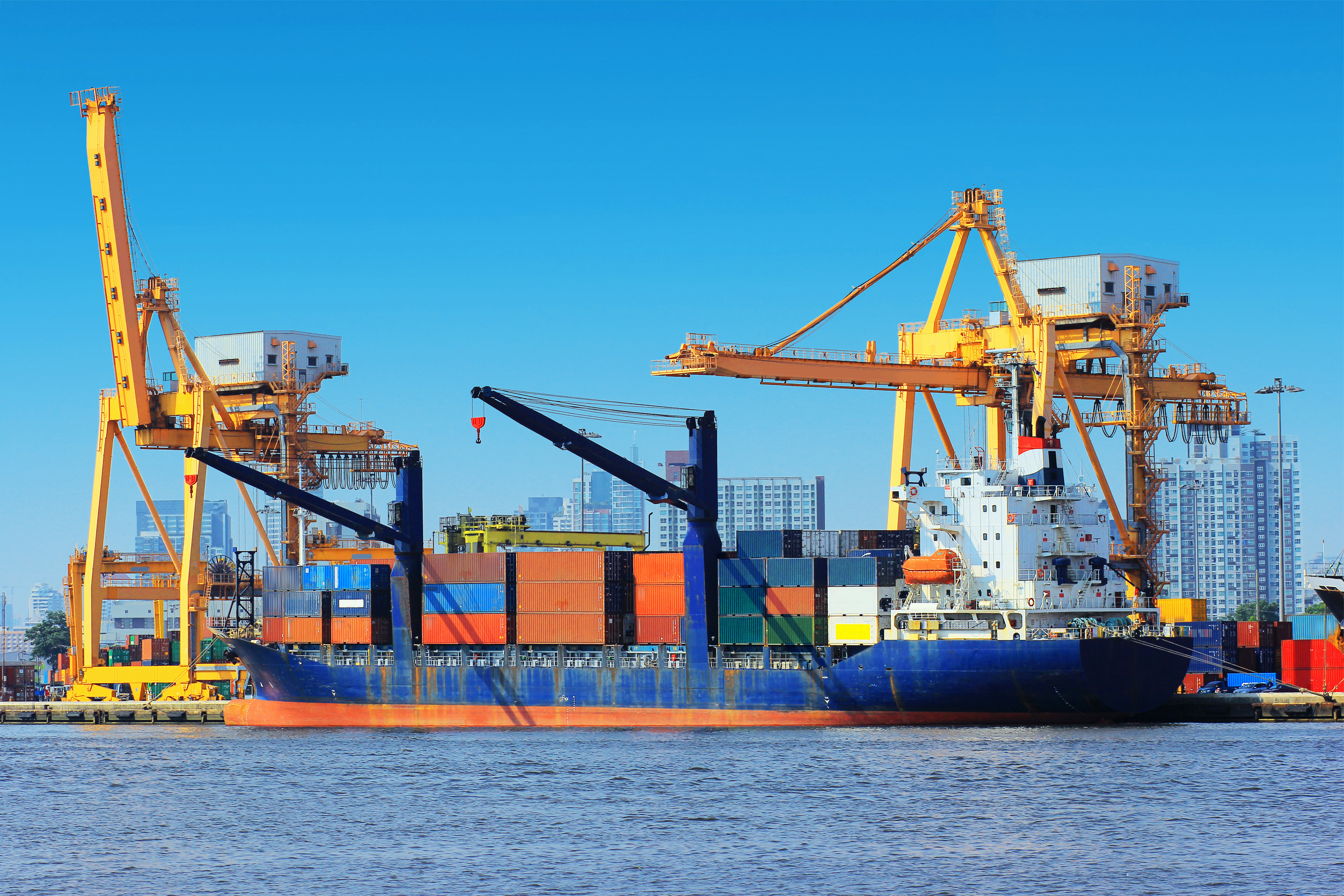 山东成2023年全球货运量最大的港口