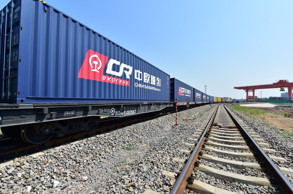 11900美元/FEU!2022年亚欧航线长约运费增长3倍