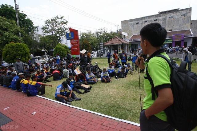 美国奥克兰码头罢工?假的!英国海关还要严查英代信息