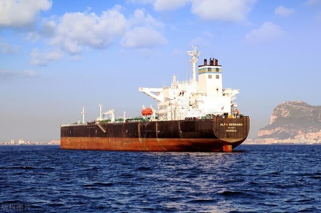 俄乌局势恶化，油轮“抢油”运价一天暴涨超五倍